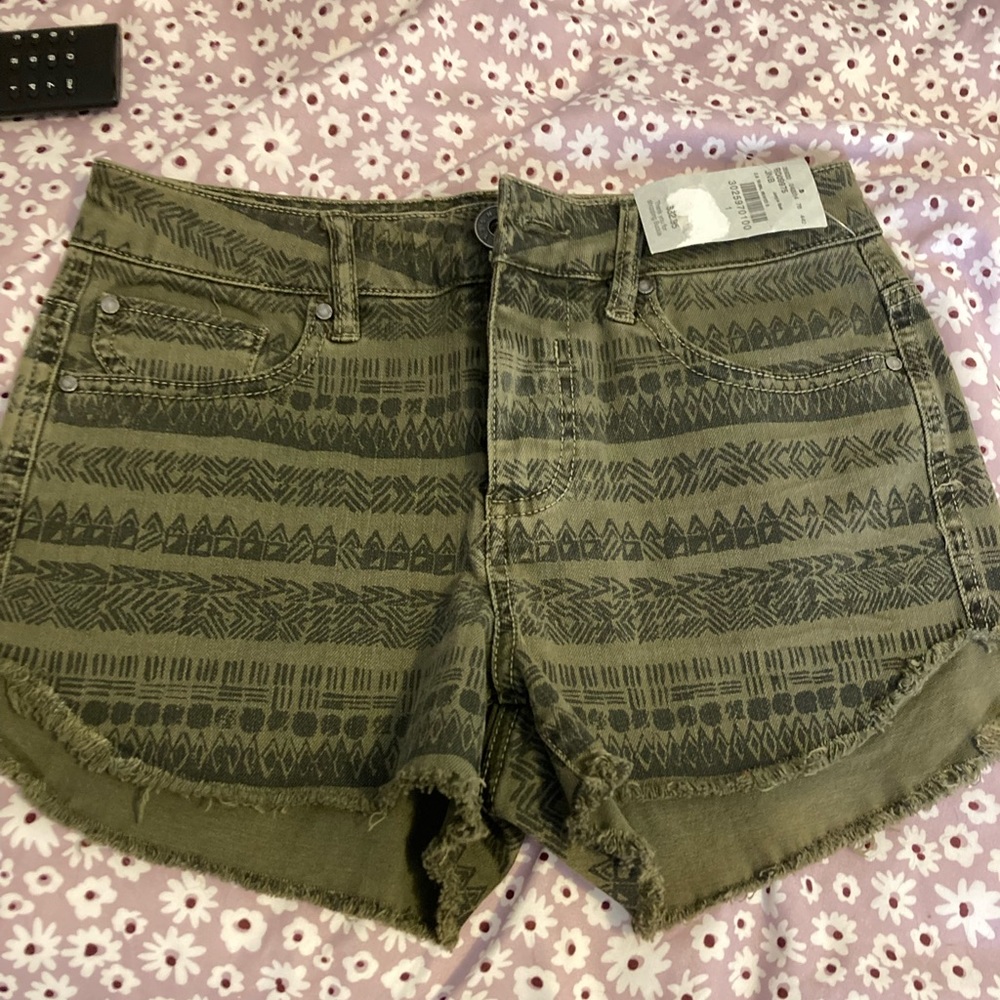 Adorable shorts from Buckle! Size 1 with tags!!